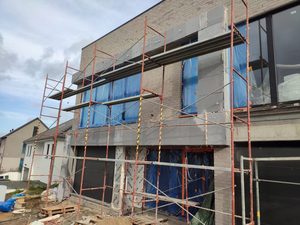 Quand refaire le crépi de sa façade ? Les signes à surveiller